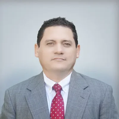 Lic.-Roberto-Urbina-Abogado-Francisco-Ortega-y-Asociados-2